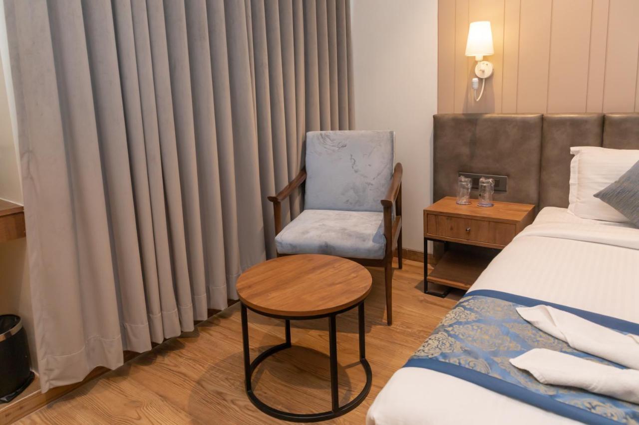 Pinnacle Grand Hotel Ahmedabad Eksteriør billede