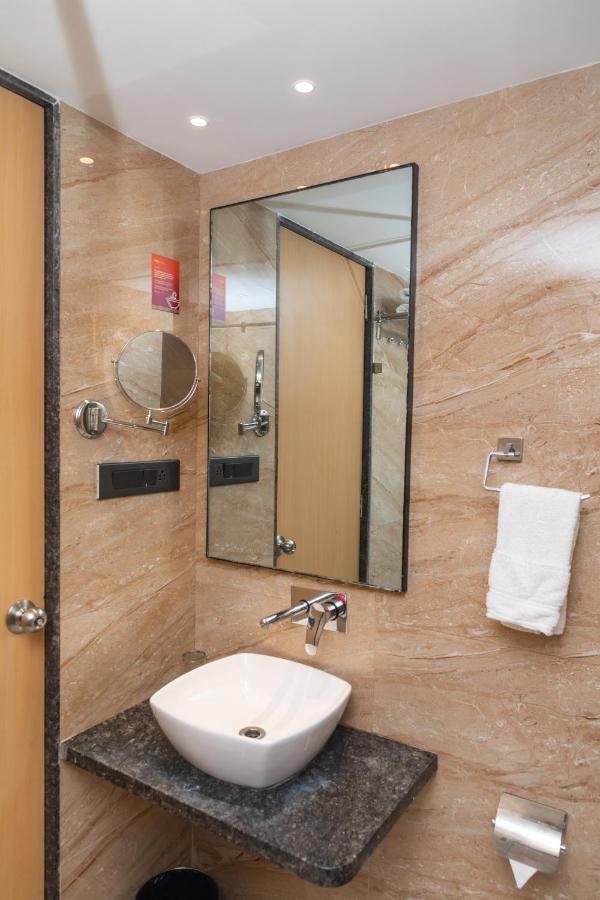 Pinnacle Grand Hotel Ahmedabad Eksteriør billede