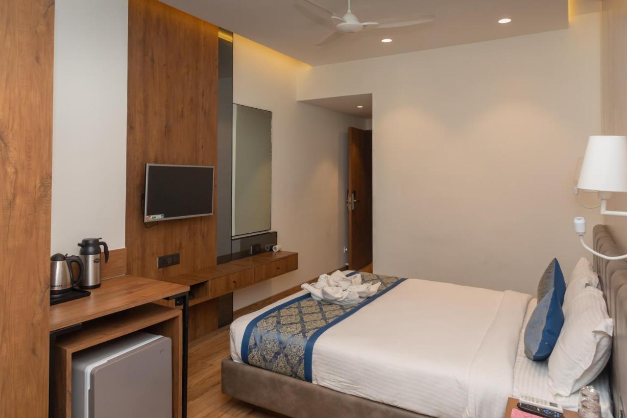 Pinnacle Grand Hotel Ahmedabad Eksteriør billede