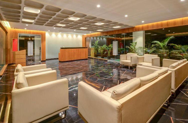 Pinnacle Grand Hotel Ahmedabad Eksteriør billede
