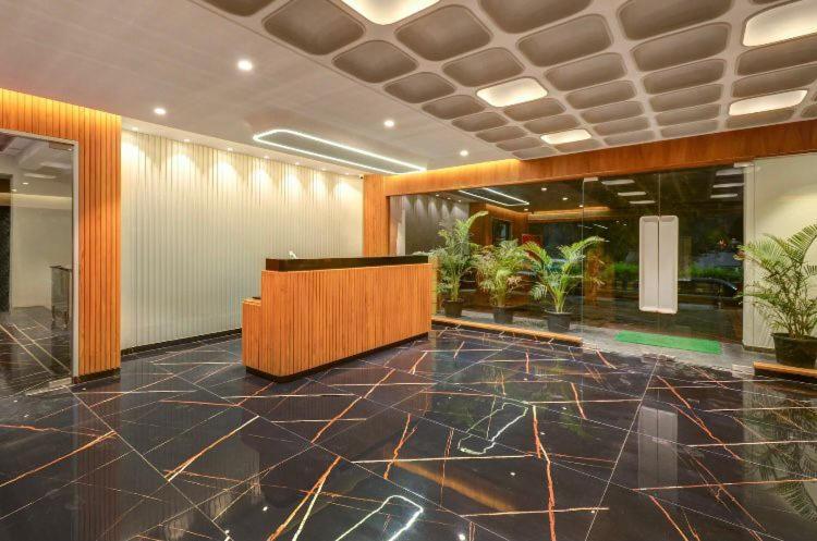Pinnacle Grand Hotel Ahmedabad Eksteriør billede