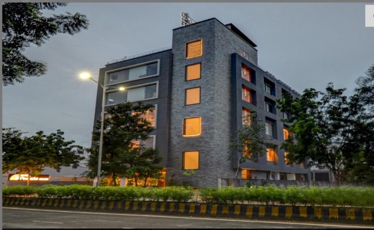 Pinnacle Grand Hotel Ahmedabad Eksteriør billede