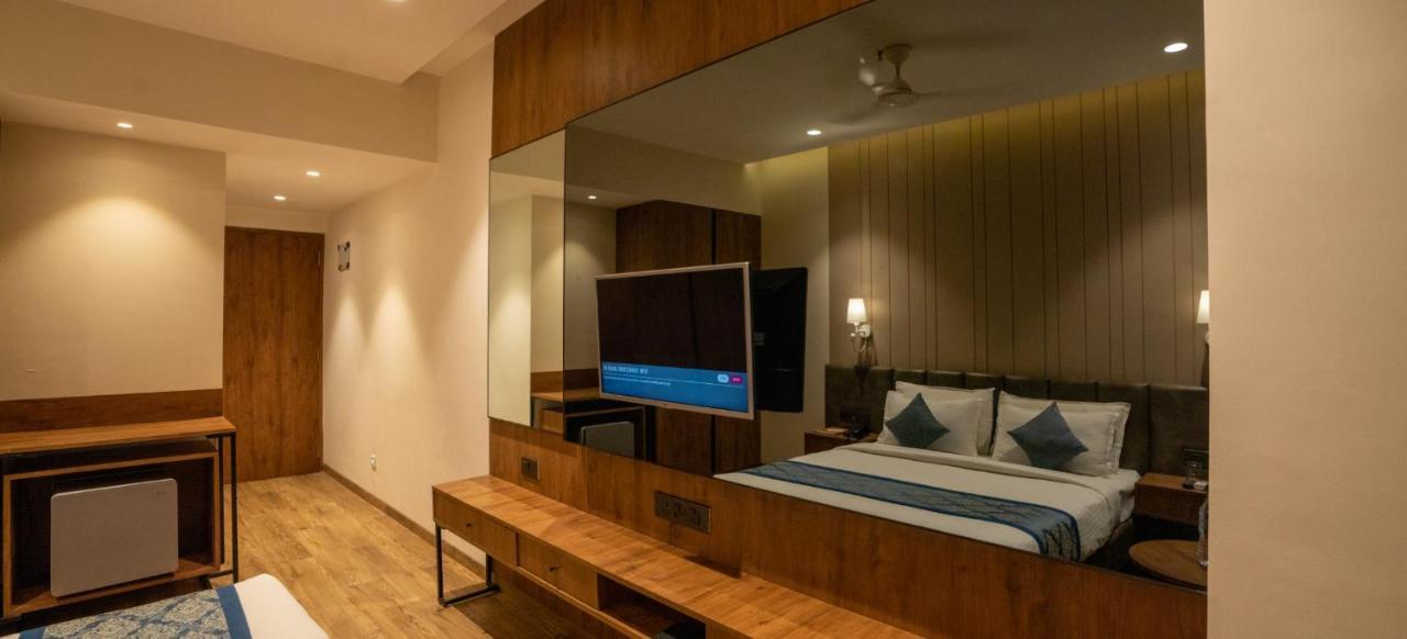 Pinnacle Grand Hotel Ahmedabad Eksteriør billede