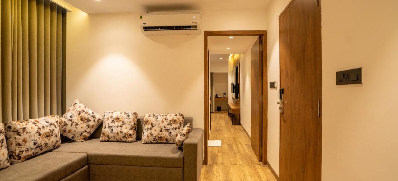 Pinnacle Grand Hotel Ahmedabad Eksteriør billede