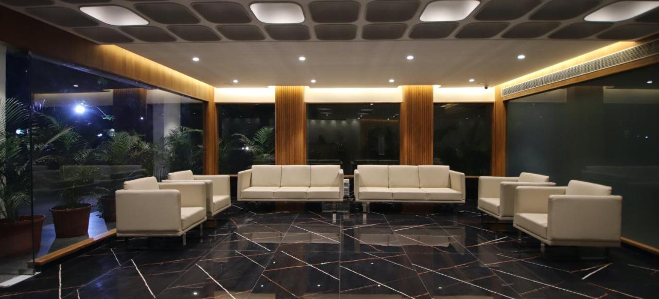Pinnacle Grand Hotel Ahmedabad Eksteriør billede