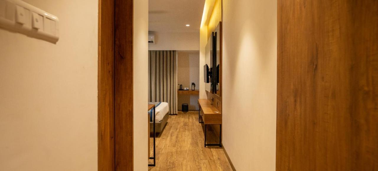 Pinnacle Grand Hotel Ahmedabad Eksteriør billede