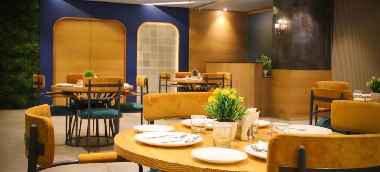 Pinnacle Grand Hotel Ahmedabad Eksteriør billede