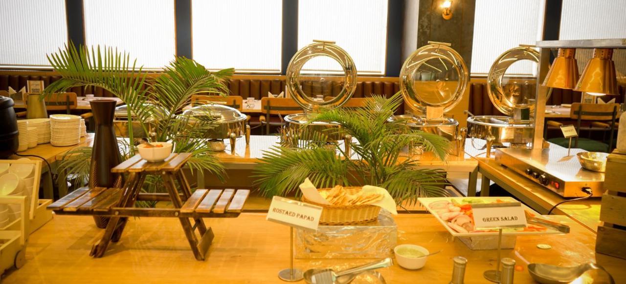 Pinnacle Grand Hotel Ahmedabad Eksteriør billede