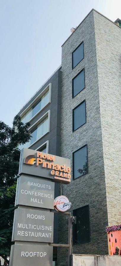 Pinnacle Grand Hotel Ahmedabad Eksteriør billede