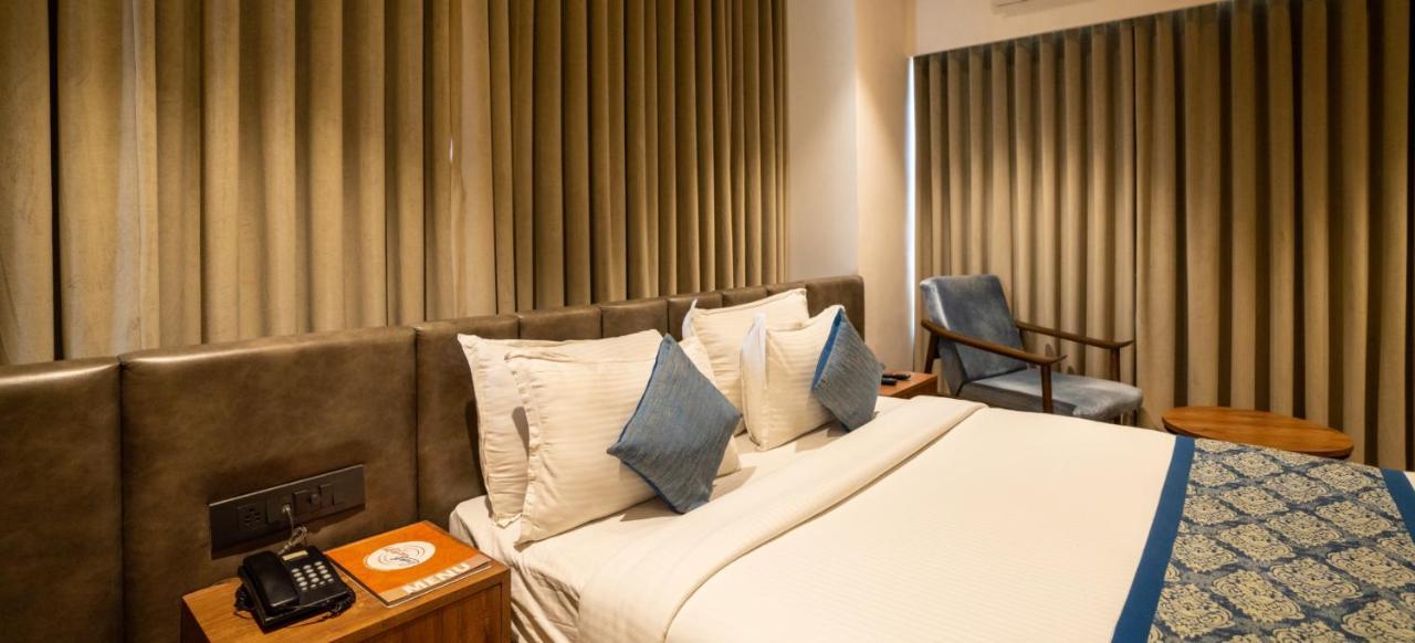 Pinnacle Grand Hotel Ahmedabad Eksteriør billede
